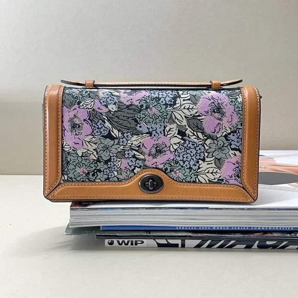 (new+card) Coach turnlock crossbody /clutch leather trim